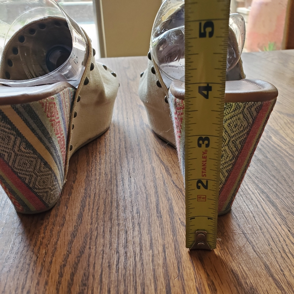 Shoes - Picture 6 of 7